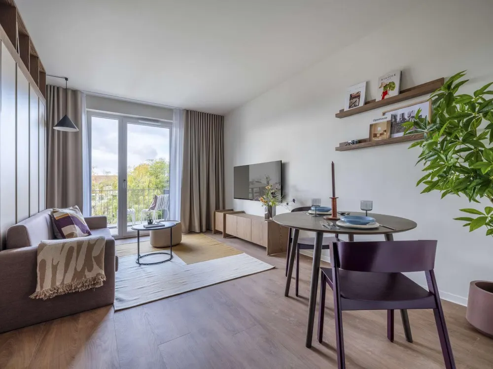 Möblierte Studio Wohnungen mit Gemeinschaftsflächen: Padelplatz, Fitness, Dachterrasse & mehr