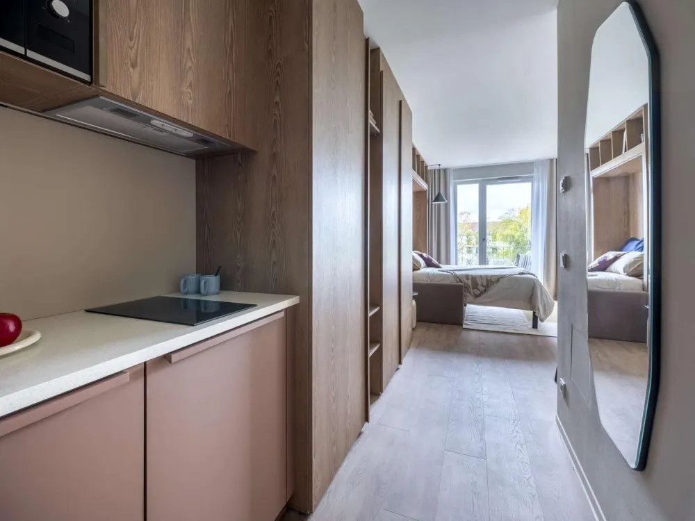Möblierte Studio Wohnungen mit Gemeinschaftsflächen: Padelplatz, Fitness, Dachterrasse & mehr