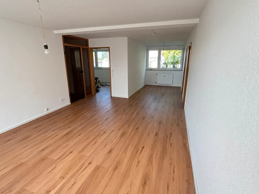 Helle, frisch renovierte 2,5-Zimmer-Wohnung in ruhiger Lage