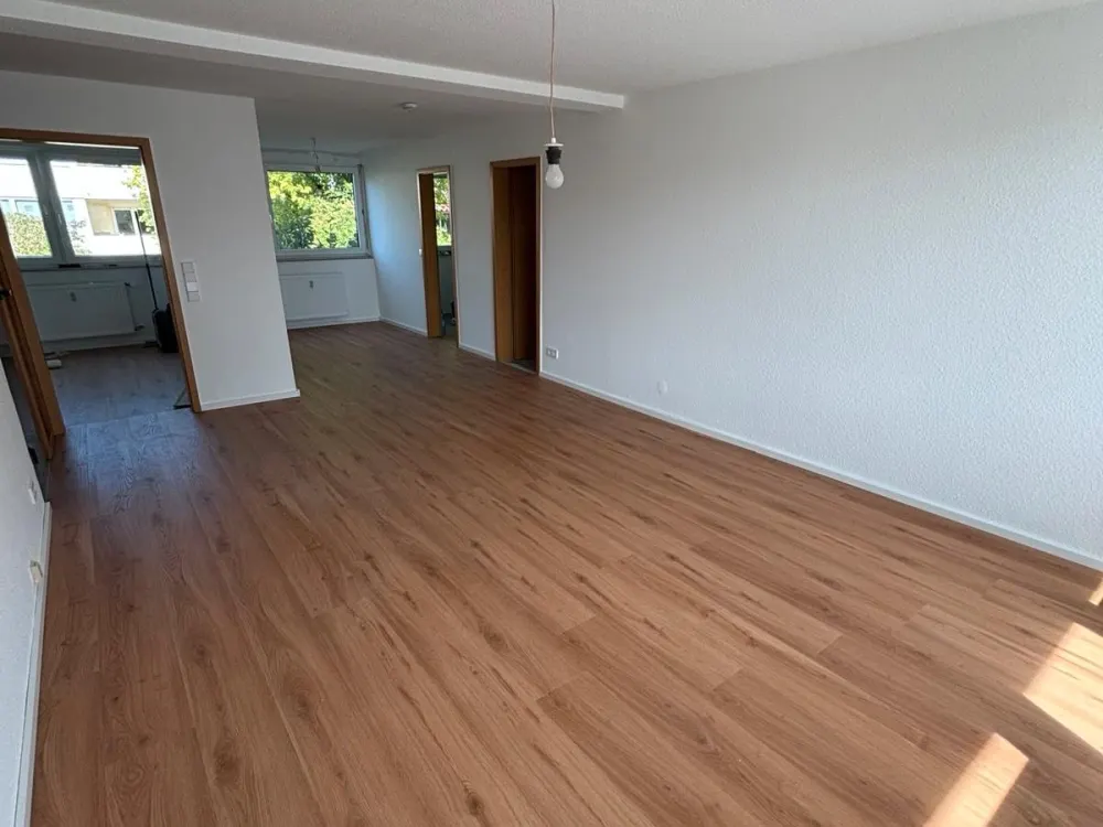 Helle, frisch renovierte 2,5-Zimmer-Wohnung in ruhiger Lage