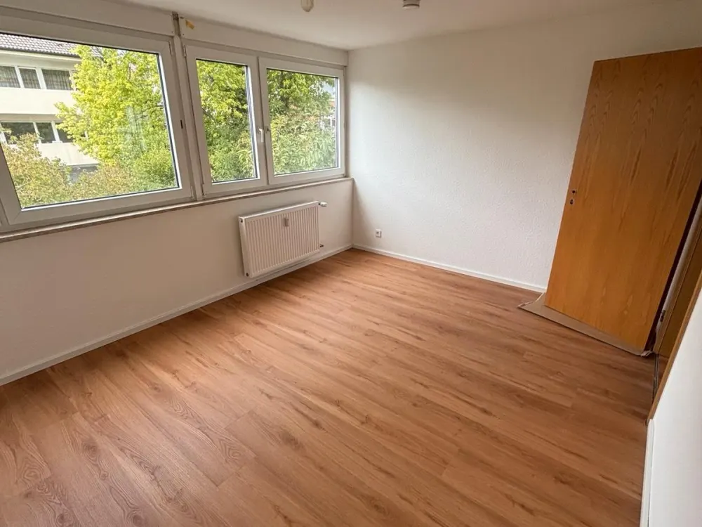 Helle, frisch renovierte 2,5-Zimmer-Wohnung in ruhiger Lage