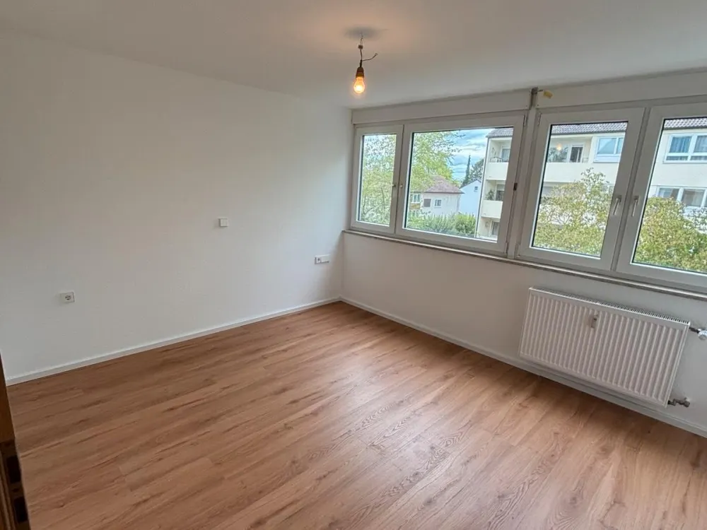 Helle, frisch renovierte 2,5-Zimmer-Wohnung in ruhiger Lage
