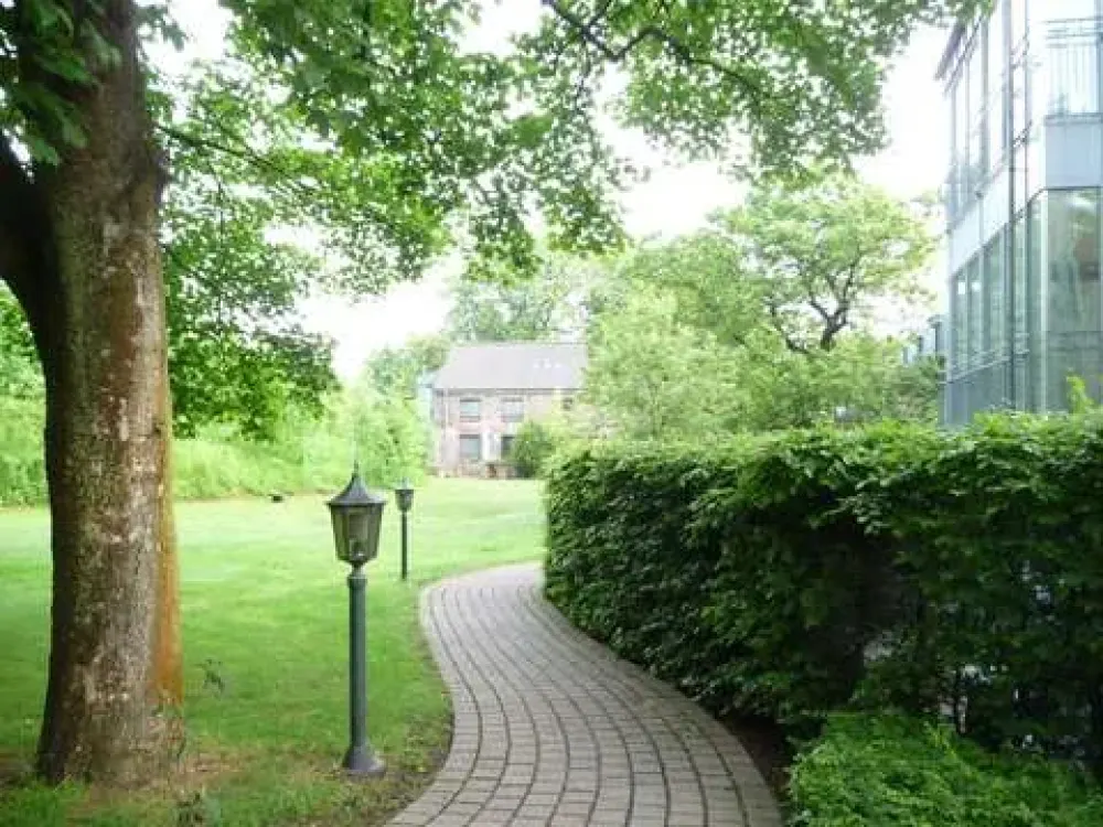 Denkmalgeschützte, idyllische 3-Raum-Maisonette-Wohnung im Grünen