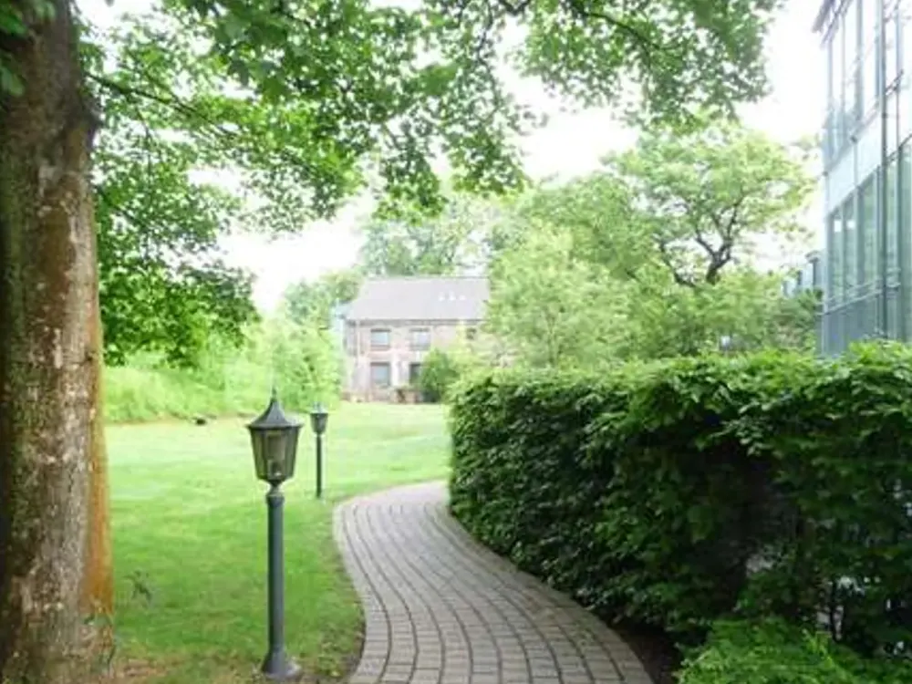 Denkmalgeschützte, idyllische 3-Raum-Maisonette-Wohnung im Grünen
