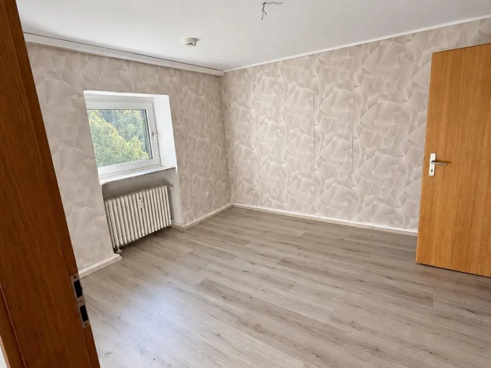Frisch renovierte Wohnung mit 103 m² in gepflegtem MFH
