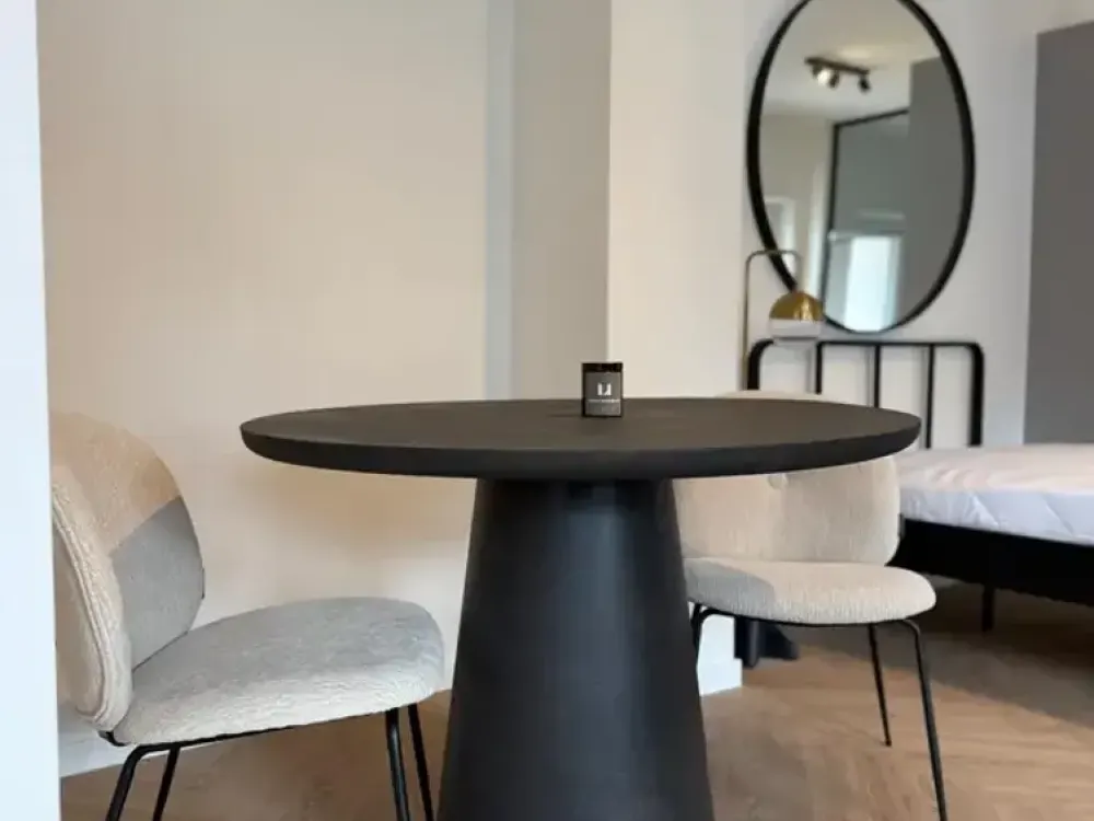 Kernsanierte vollmöblierte Wohnung Energieklasse A inkl. EBK, Keller, Terrasse und eigenem Garten
