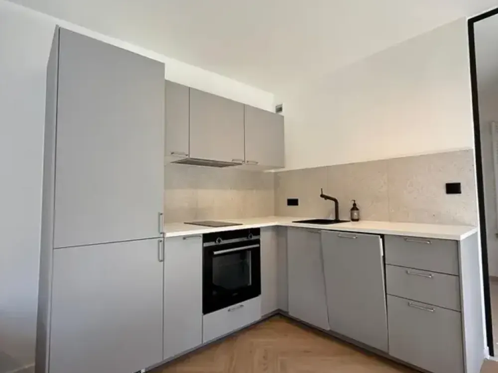 Kernsanierte vollmöblierte Wohnung Energieklasse A inkl. EBK, Keller, Terrasse und eigenem Garten