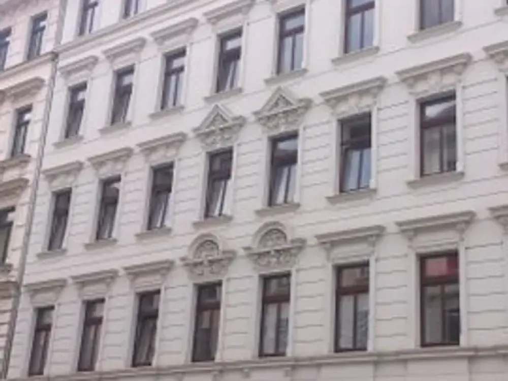 Reudnitz, kleine Zweiraumwohnung für Singelhaushalt, Bad mit Wanne u. Fenster