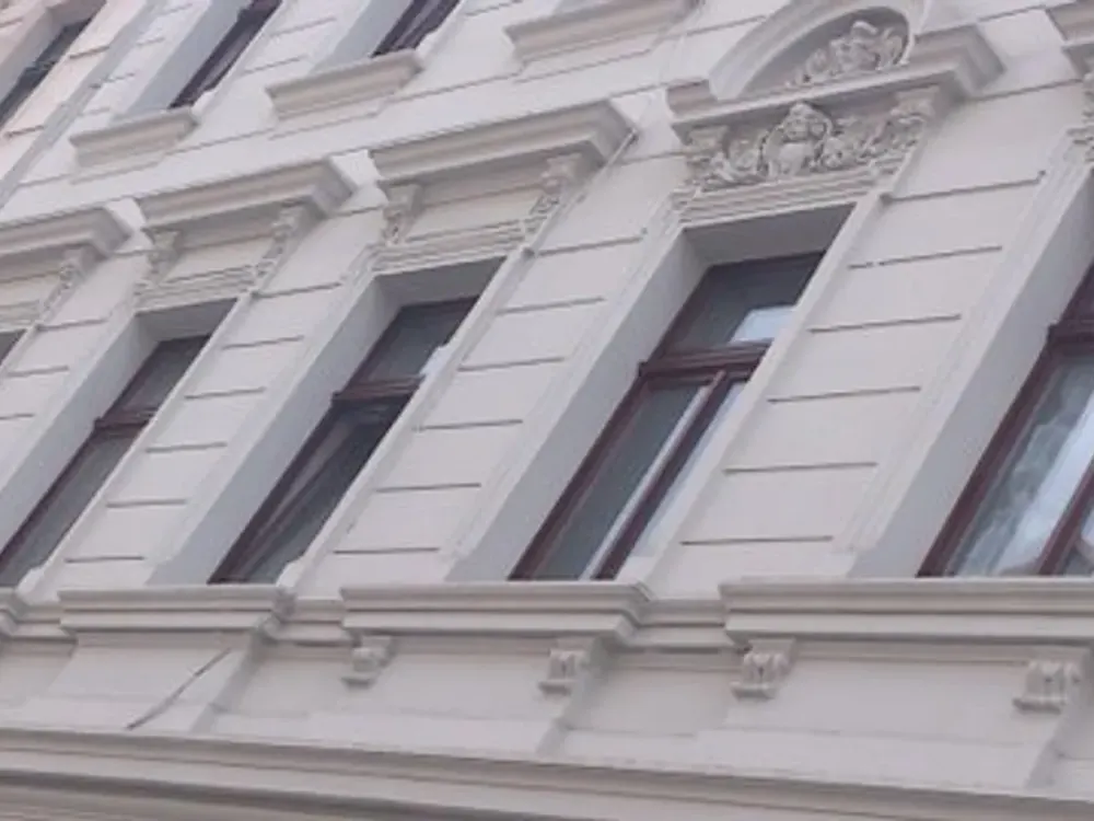 Reudnitz, kleine Zweiraumwohnung für Singelhaushalt, Bad mit Wanne u. Fenster
