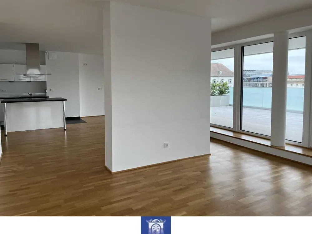 Stilvolle Wohnung mit viel Platz, zwei Bädern und umlaufender Terrasse!