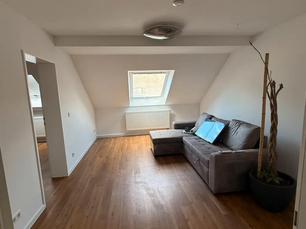 2 Zimmerwohnung DG mit Klimaanlage in 90762 Fürth