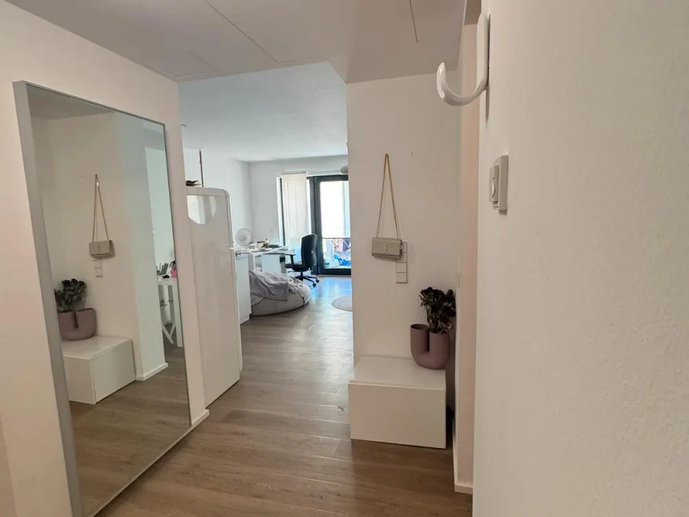 Hochwertig möblierte 2-Zi Wohnung + Balkon zentral. Für 1 Jahr