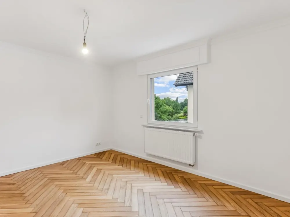 Exklusive 3,5-Zimmer-Wohnung mit Wintergarten, Designerbad und idyllischem Gartenparadies