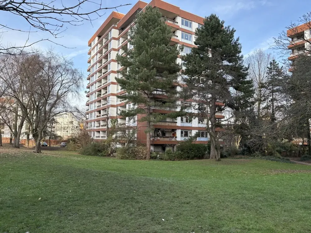 SMALL + FINE = YOURS! Modern Apartment + Loggia, Separate Kitchen, Bathroom with Tub, Elevator