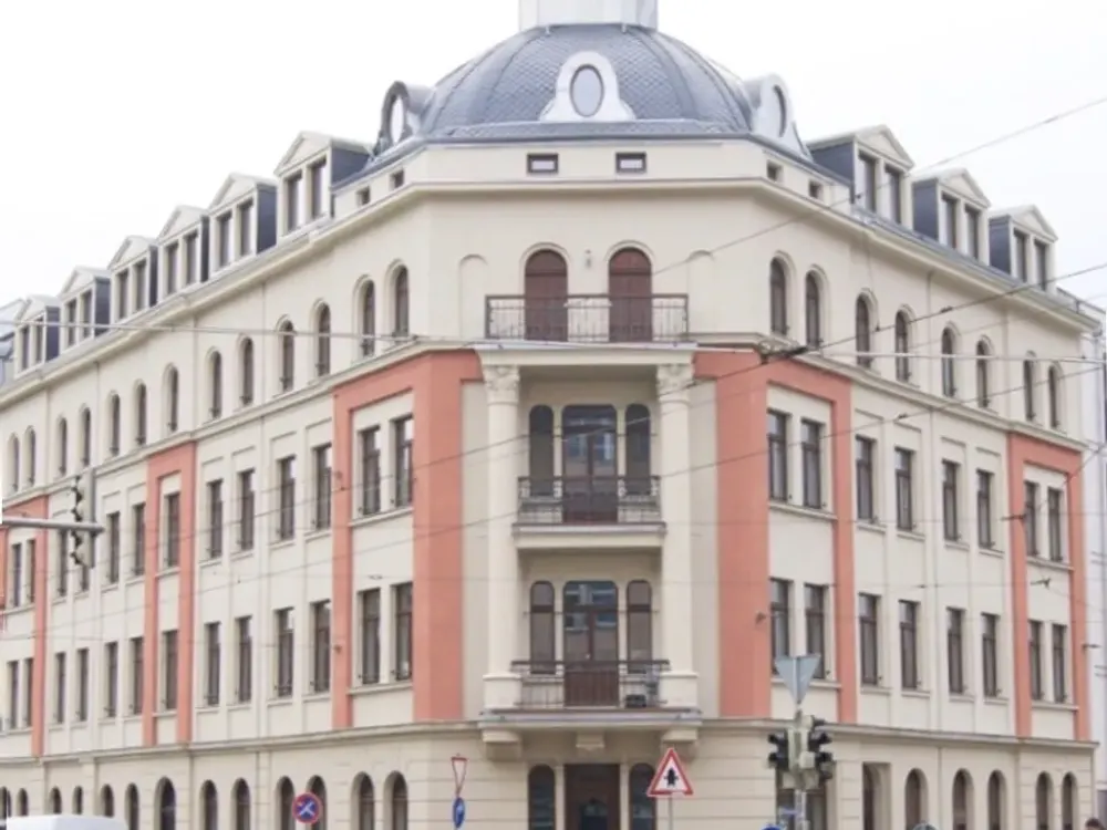 4,5 Zimmer auf 173 m² in Citylage + DG mit Lift + Parkett + Fußbodenheizung + Loggia + 2 Bäder
