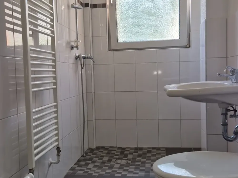 Diese umfangreich renovierte, barrierearme EG-Wohnung wartet auf SIE!