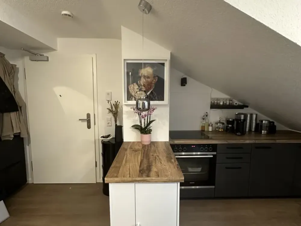 Living with Character: 1.5-Room Apartment in Stuttgart-West
