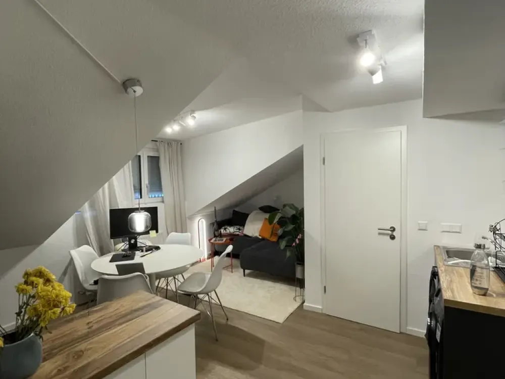 Living with Character: 1.5-Room Apartment in Stuttgart-West