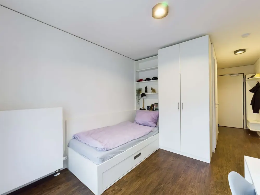 DIE ZIMMEREI | Ab Juli: Möbliertes all-inclusive Apartment: flexibel durch U-Bahn-Nähe | Basic Bude
