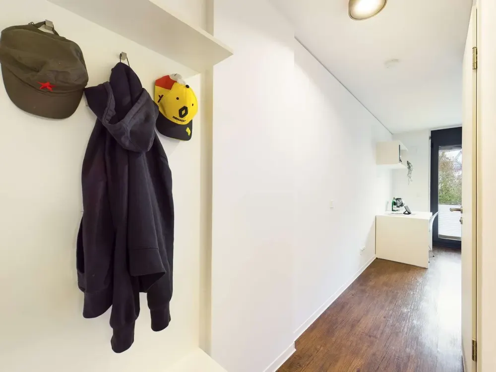 DIE ZIMMEREI | Ab Juli: Möbliertes all-inclusive Apartment: flexibel durch U-Bahn-Nähe | Basic Bude