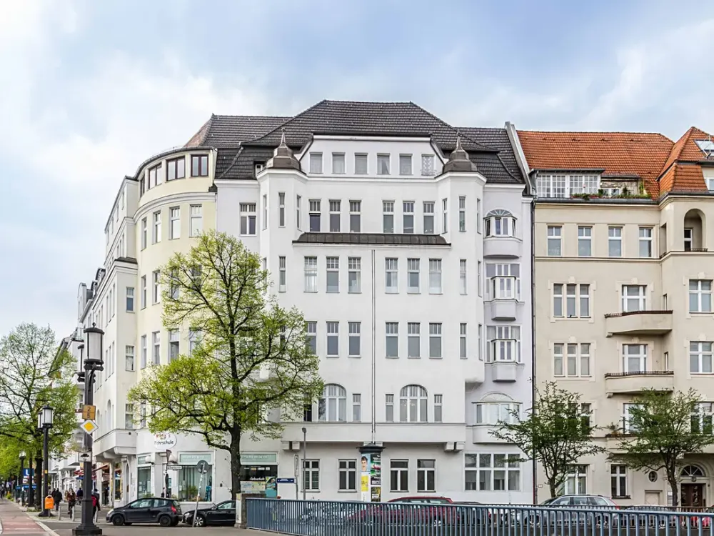 Sanierte Altbauwohnung mit Wintergarten