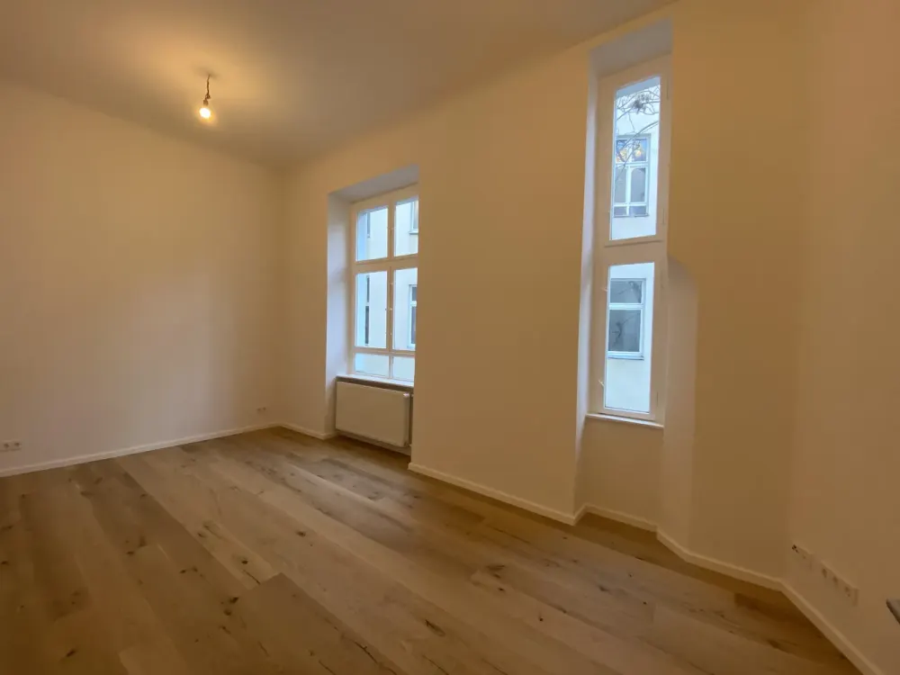 Sanierte Altbauwohnung mit Wintergarten