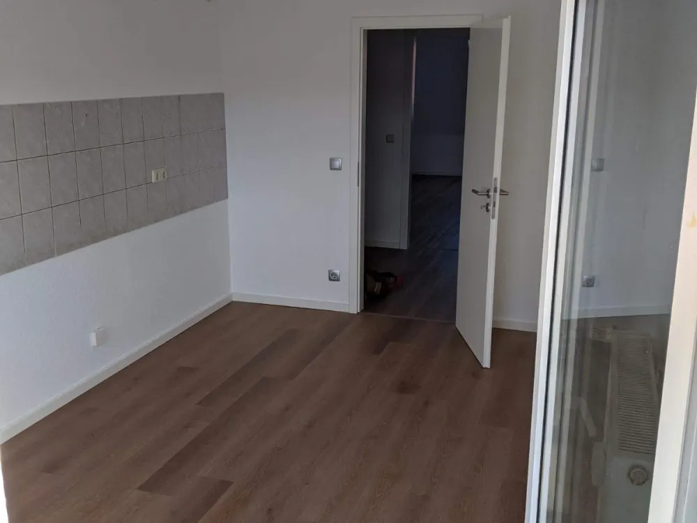 Large 4-Room Apartment, Renovated, Balcony & Old Town View from 1 Dec 26