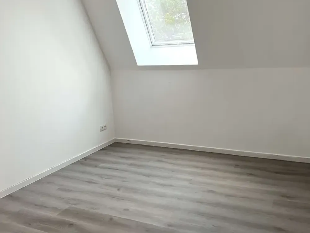 Tolle 2 Zimmer-Wohnung mit Balkon, Einbauküche wartet auf Sie!