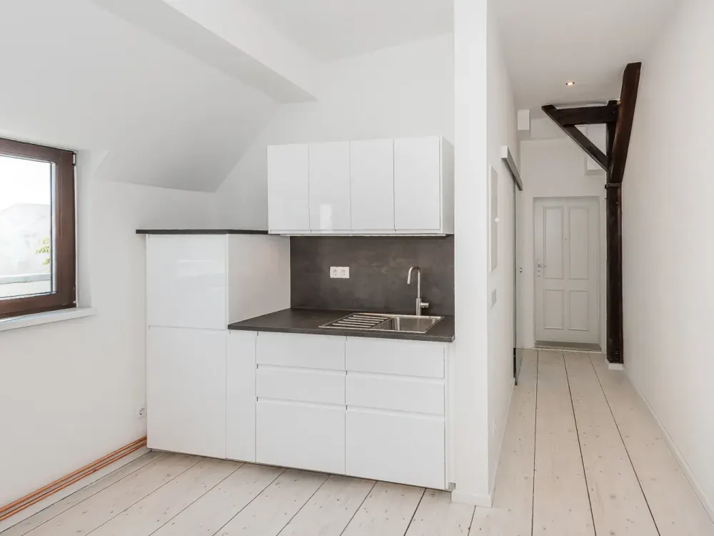 Helle Dachgeschoss-Wohnung mit Süd-/Ost-Balkon ohne Fahrstuhl