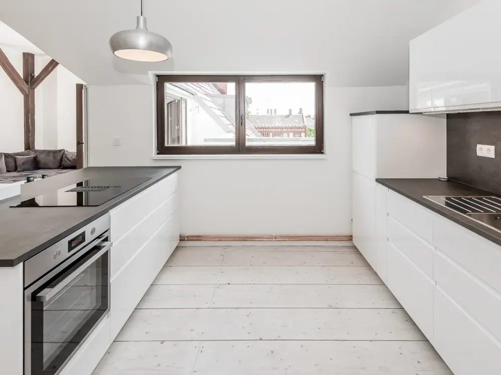 Helle Dachgeschoss-Wohnung mit Süd-/Ost-Balkon ohne Fahrstuhl