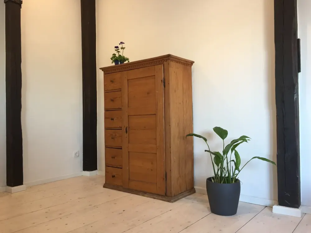 Helle Dachgeschoss-Wohnung mit Süd-/Ost-Balkon ohne Fahrstuhl