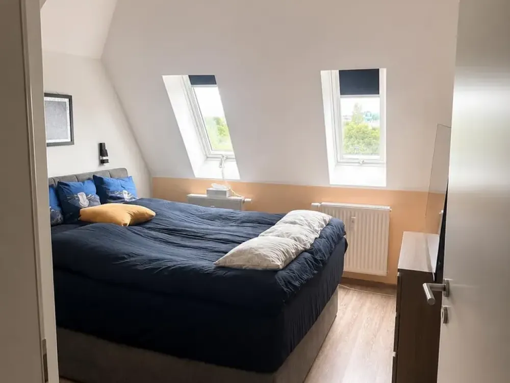 ANFRAGEN ÜBER DAS KONTAKTFELD!!! 4 Zimmer-Wohnung + Badewanne + Dusche + EBK + WG -geeignet