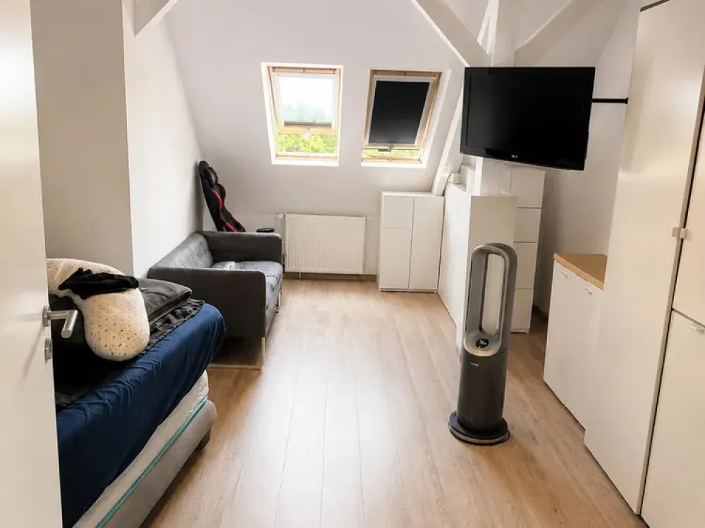 ANFRAGEN ÜBER DAS KONTAKTFELD!!! 4 Zimmer-Wohnung + Badewanne + Dusche + EBK + WG -geeignet