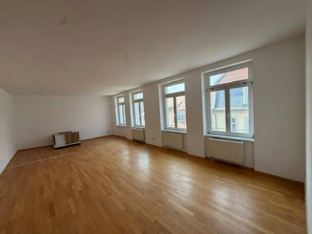 Newly Renovated 3-Room Apartment with Balcony in the Old Town Available from September 1st