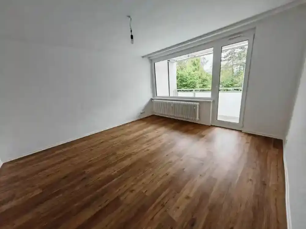 Frisch modernisiert! Ruhige & günstige 3-ZKB mit Balkon am Waldrand in Oberursel-Nord