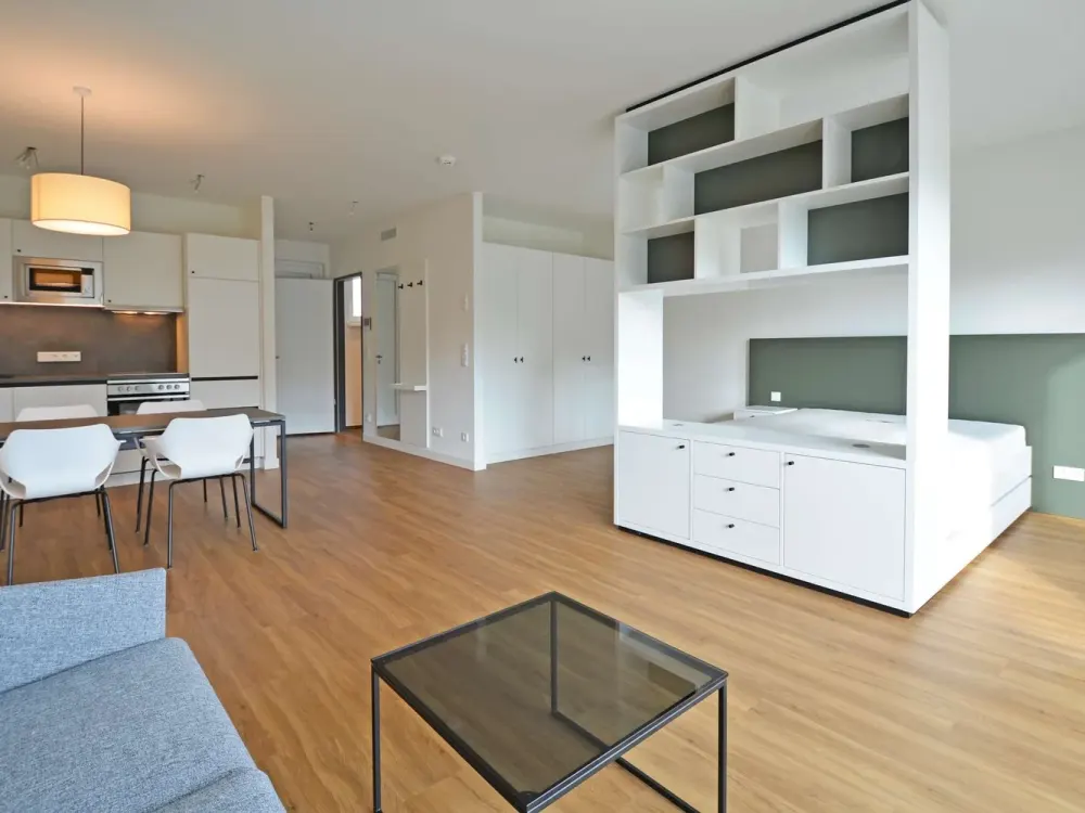 Bitte keine Anrufe!! Singlewohnung über den Dächern Berlins.