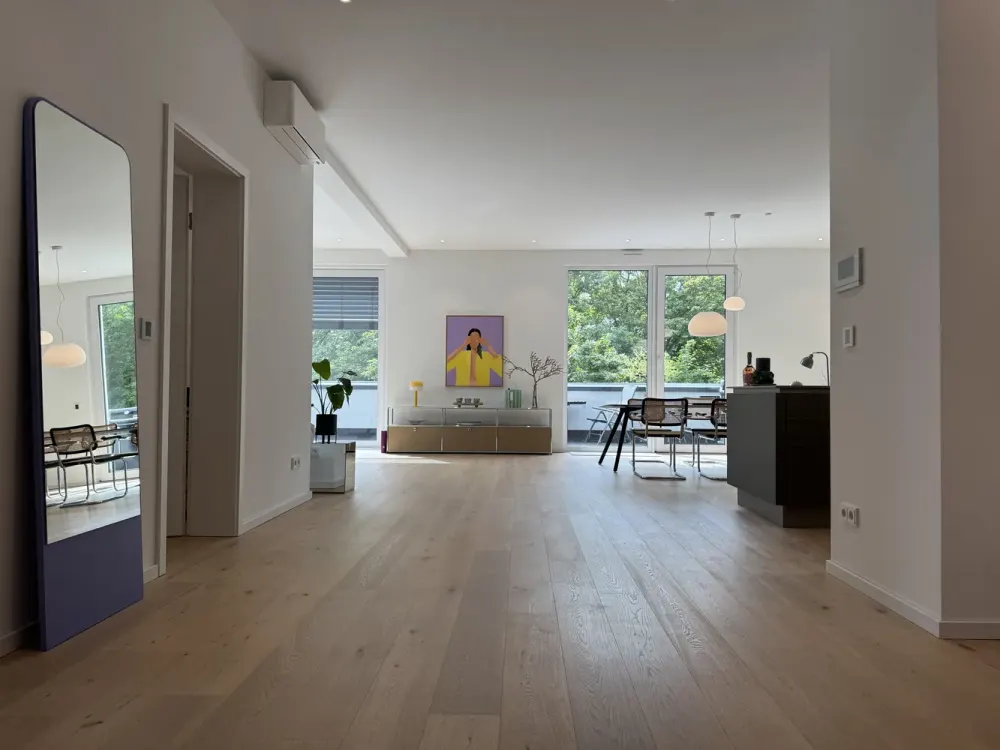 Stylish Penthouse Apartment with Large Roof Terrace and High-Quality Fitted Kitchen, Gartenstadt