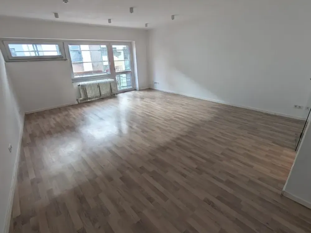 Helle 2-Zimmer-Wohnung mit großem Balkon in Langenfeld