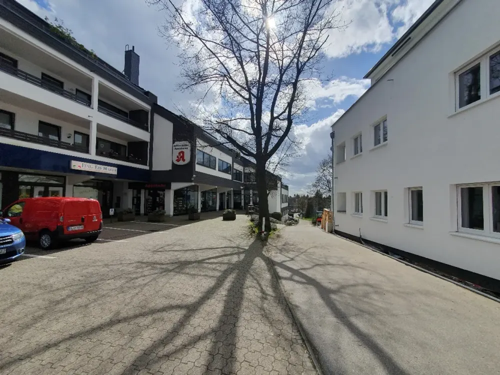 Sehr schöne A + 3-Zimmer-Wohnung in Bergisch Gladbach - Herkenrath
