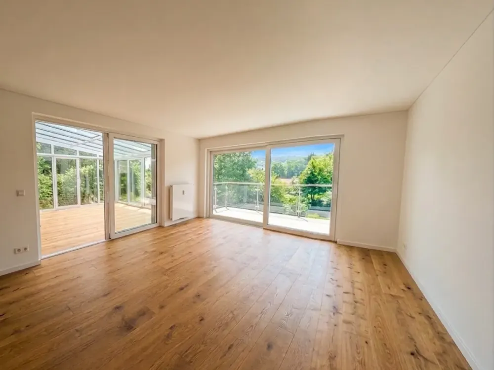 Exclusive 6-Room Apartment with Heated Winter Garden, Roof Terrace + Balcony, First Occupancy After Renovation