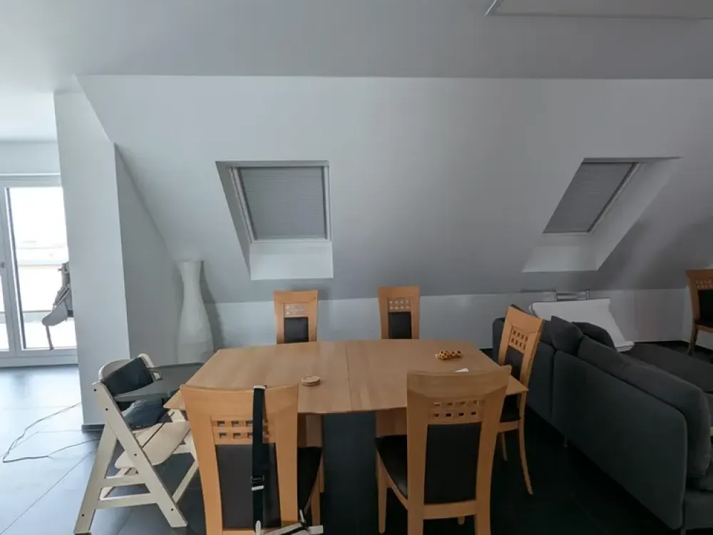 Unbefristete Vermietung: moderne, neuwertige 3,5-Zimmer-Dachgeschosswohnung in Walddorfhäslach