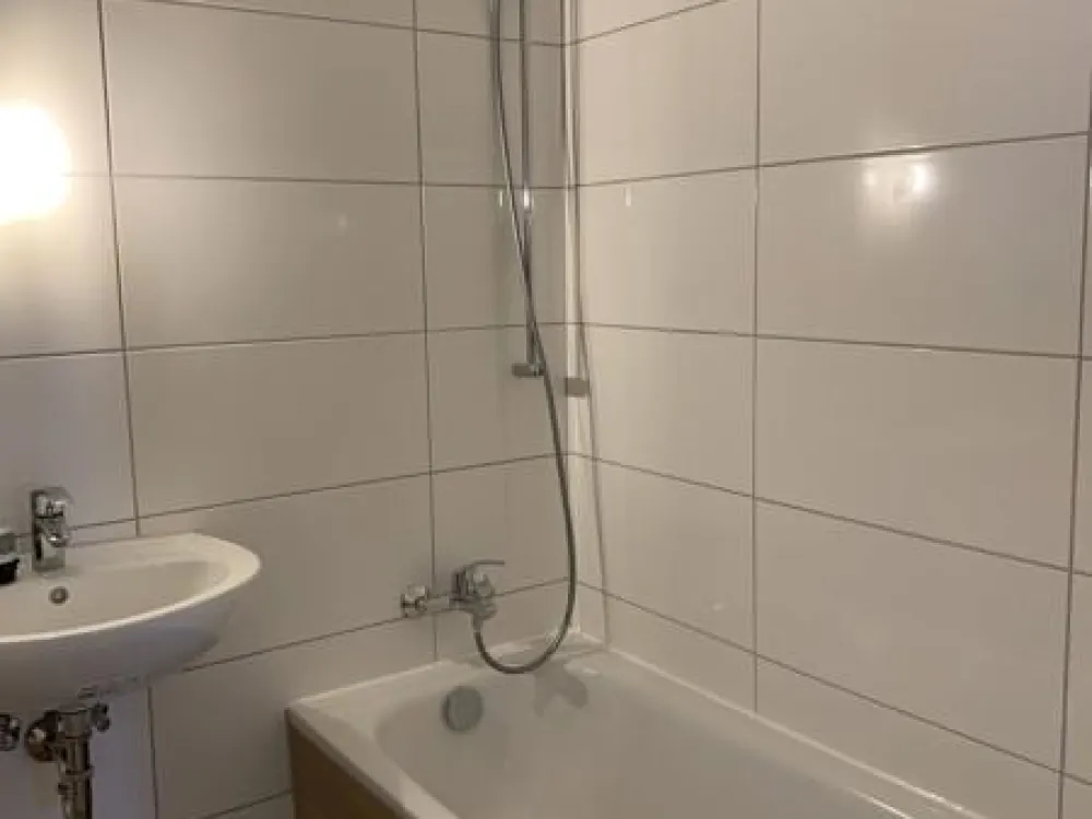 Hoch hinaus: Sanierte 3-Zimmerwohnung mit Balkon