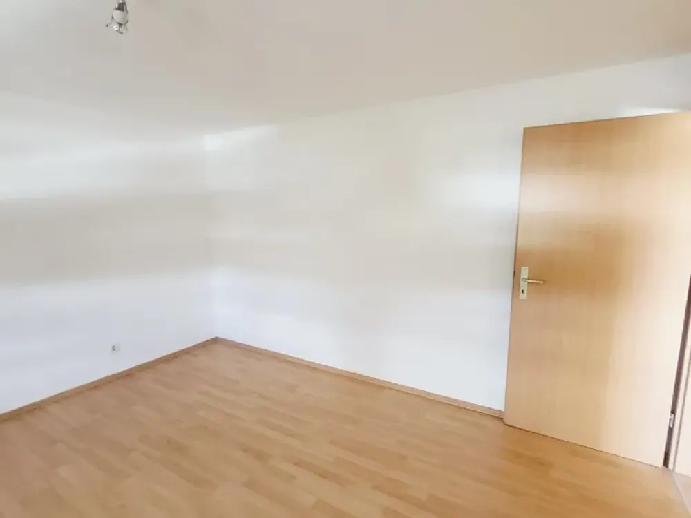 Helle Dachgeschosswohnung in guter Lage