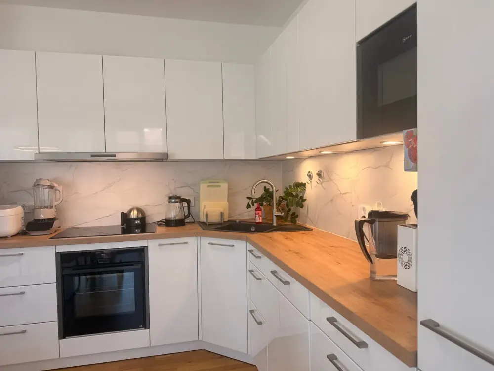 Wunderschöne 4 Zi-Whg. mit EBK, Westbalkon und 2 TG-Stellplätzen