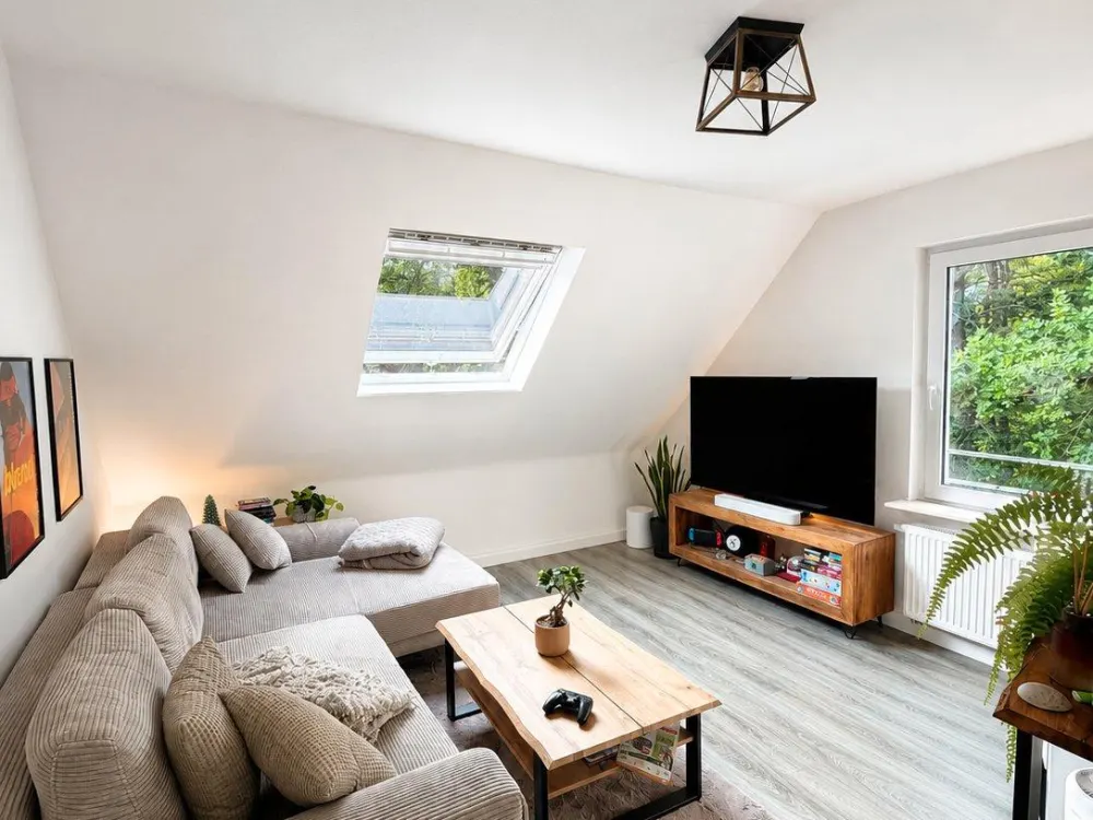 AB 01.12., Möblierte 3-Zimmer-DG-Wohnung mit Kamin & Homeoffice