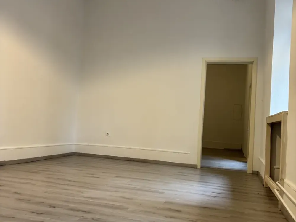 Central, Beautiful 2-Room Apartment