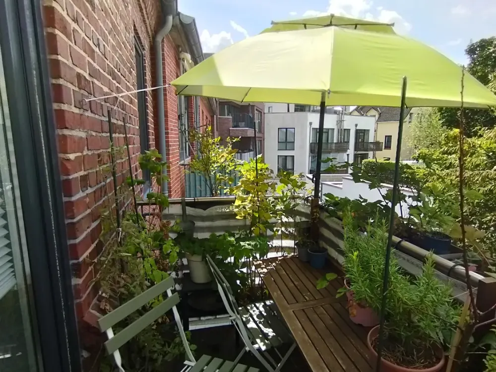 Großzügige 4-Zimmmerwohnung mit Balkon und zwei Loggien in Fuhlsbüttel