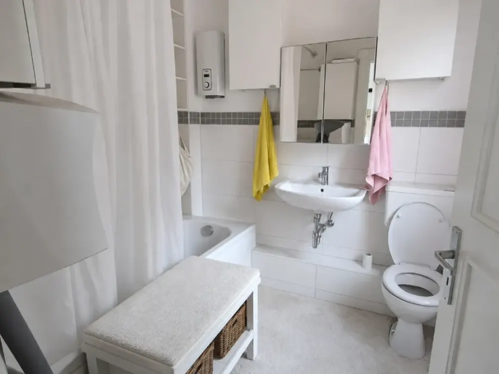 Großzügige 4-Zimmmerwohnung mit Balkon und zwei Loggien in Fuhlsbüttel