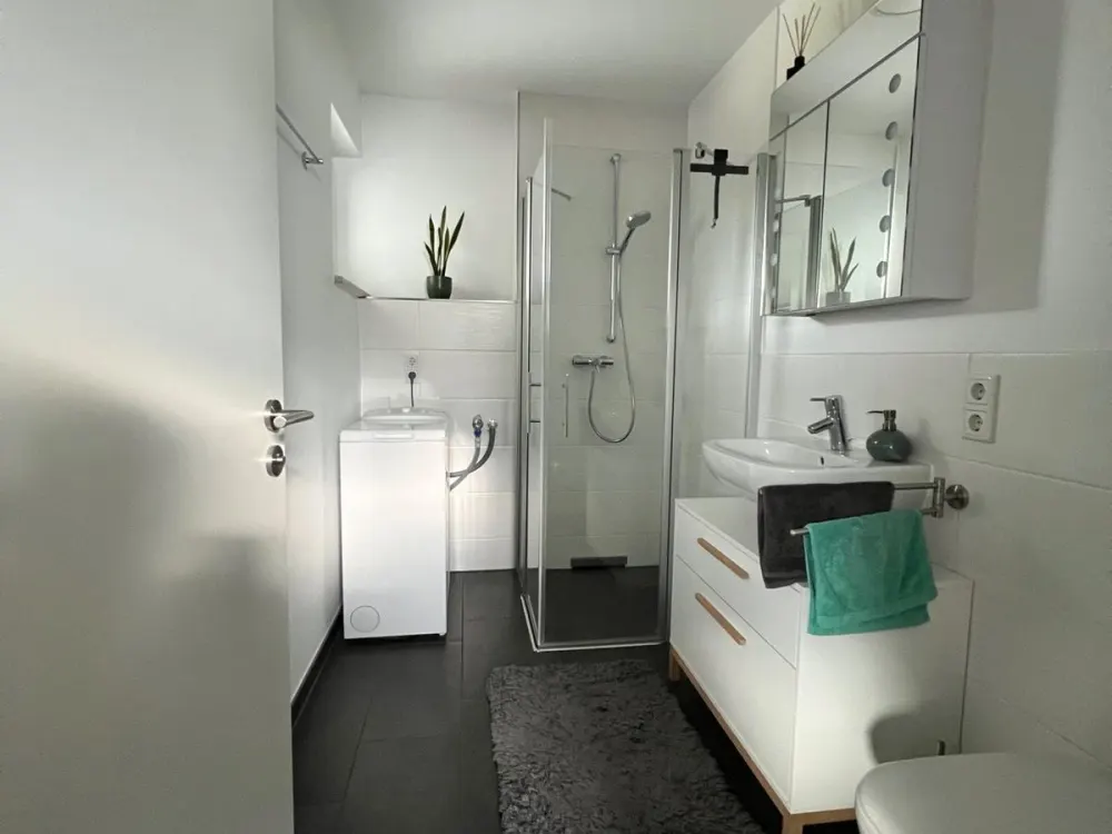 Helle 2-Zimmer-Wohnung (45qm) mit Balkon & EBK in ruhiger Lage