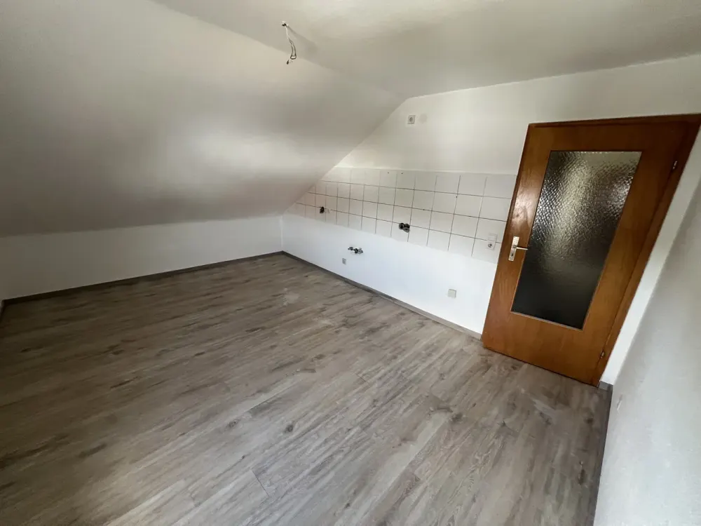 Viel Platz für den Alltag: 4-Zimmer-Dachgeschosswohnung in Wöllstadt